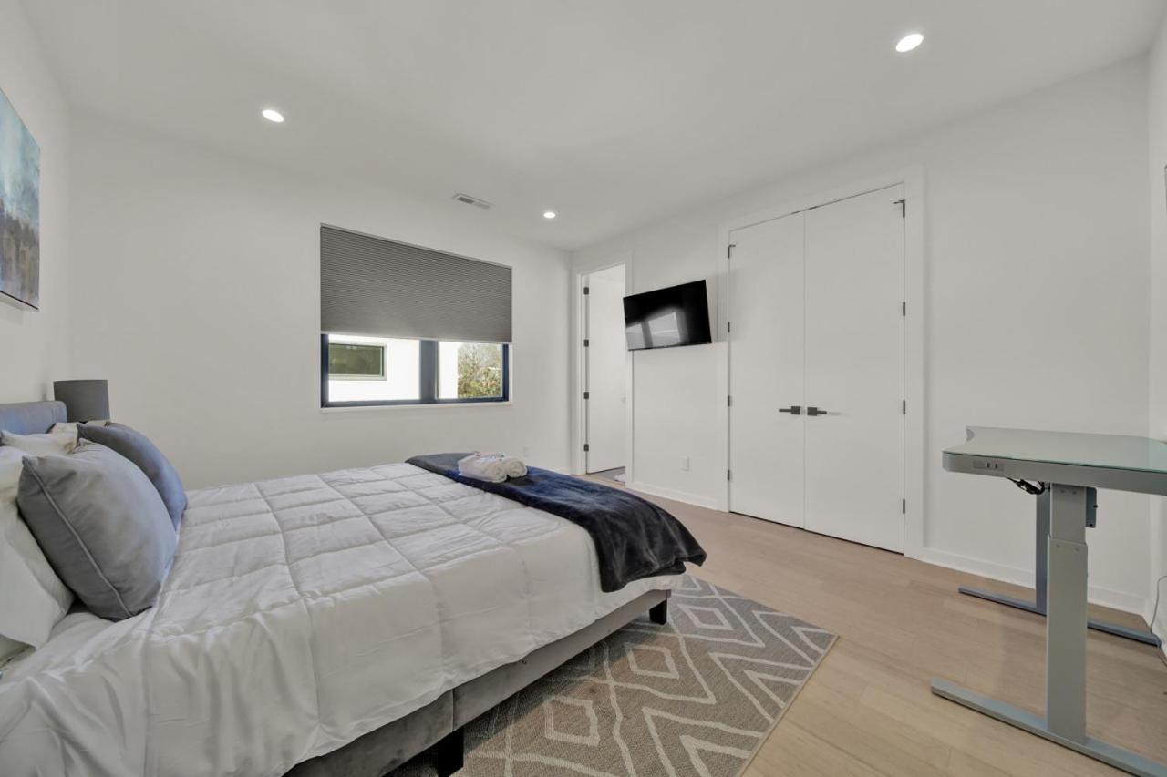 Amazing Views Rooftop Patio, Gym And Game Holiday home Charlotte